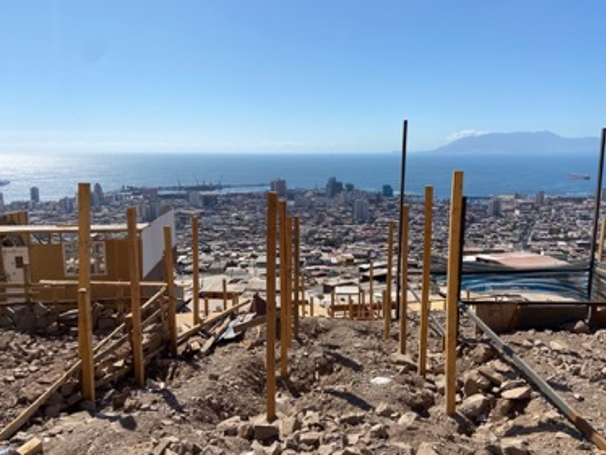 Vista a la ciudad de Antofagasta desde campamento Cerro Bonito, una de las tomas a las que se desplazaron personas durante el cierre del campamento.